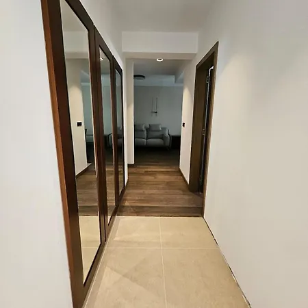 Helena Apartment *