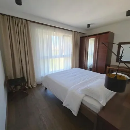 Helena Apartment *